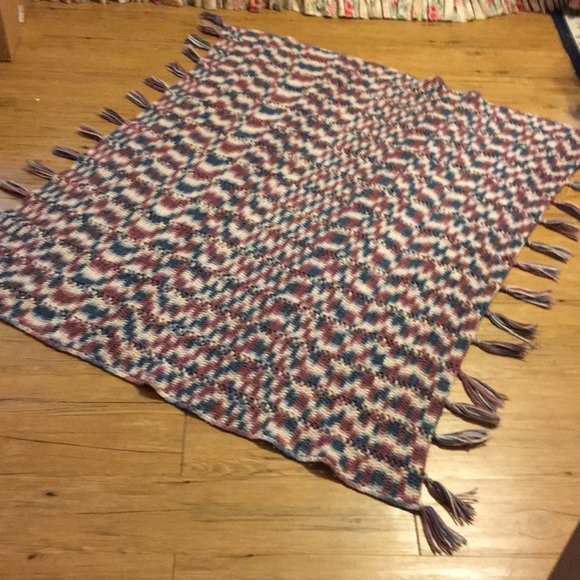 Handmade crocheted crib size blanket - Picture 2 of 4